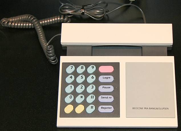 The BeoCom 1000 corded analogue telephone used visual aesthetics to differentiate itself from and compete against popular telephones like the Western Electric Model 2500.