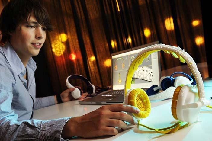 One example of the shift from mass production to mass customisation is a custom-made headphone made by Brian Garret (http://briangarret.com) for his Master graduation project (coached by Joep Frens, T